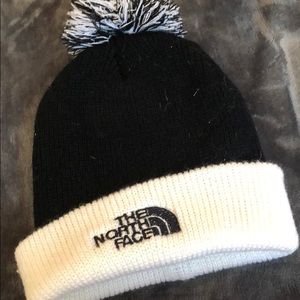 North face Pom Pom hat